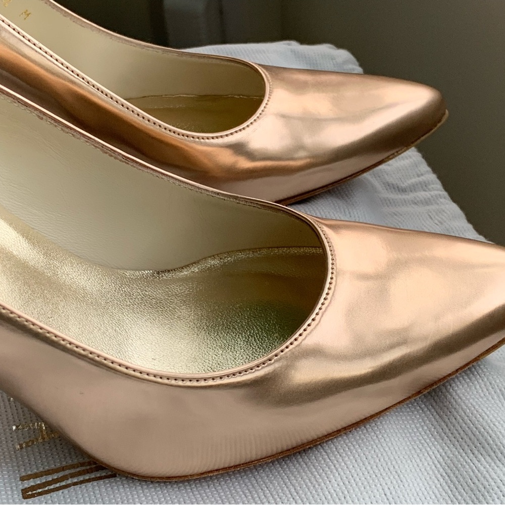 Stuart Weitzman Women's Rose Gold Leather Pumps - Picture 16 of 16